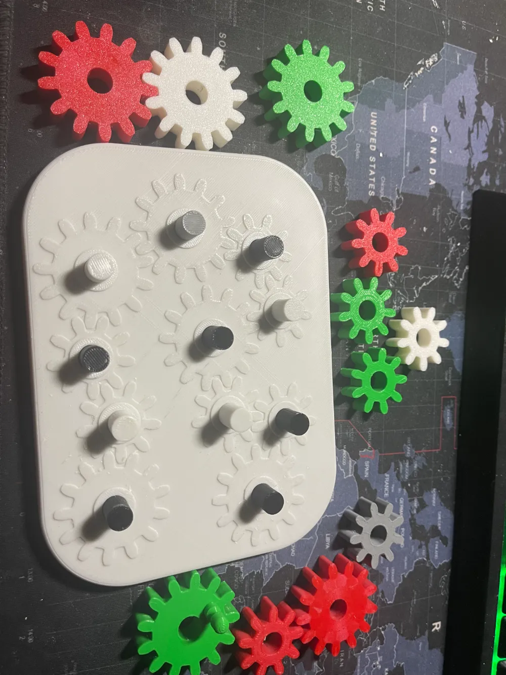 Exemplo de mecanismo com engrenagens coloridas impresso em 3D